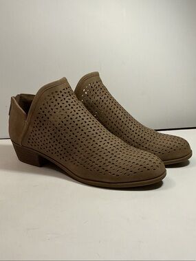 Indigo Rd Perforated Ankle Bootie Taupe Sz 8.5 Zip back Western Comfort Boots